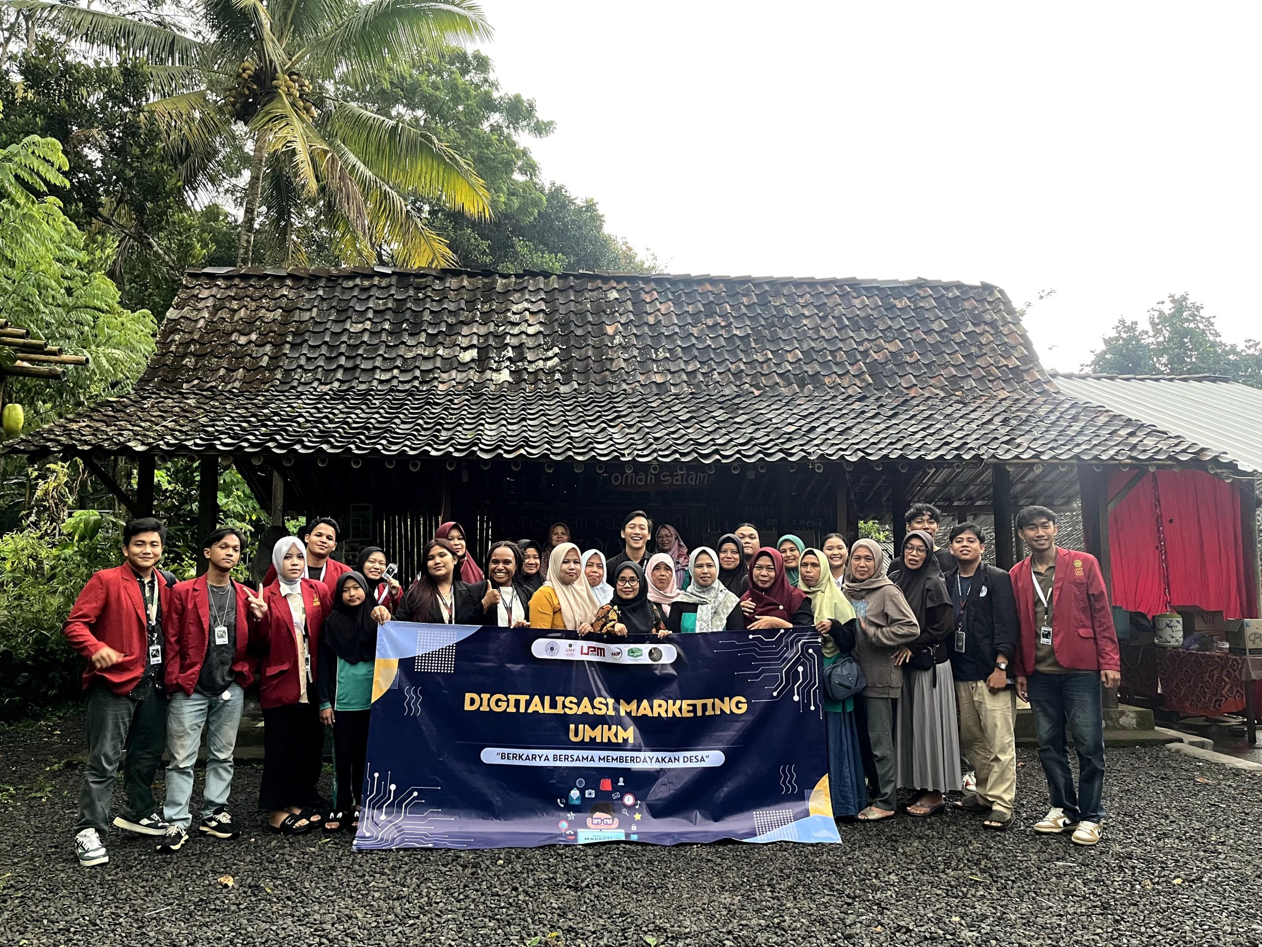 Sosialisasi Digitalisasi Marketing UMKM di Desa Wisata Tegal Loegood, Girikerto